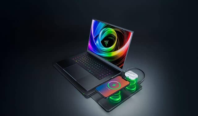 Razer 16-Inch Laptop Sleeve: Built-in Qi Wireless Charging